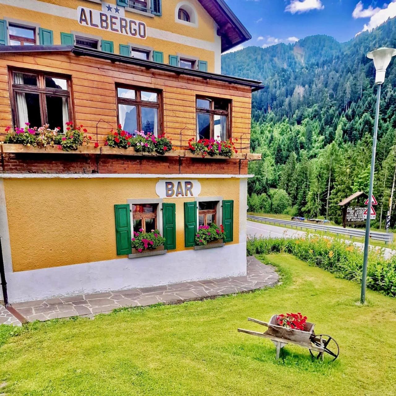 Albergo Piani Di Luzza Forni Avoltri Exterior foto